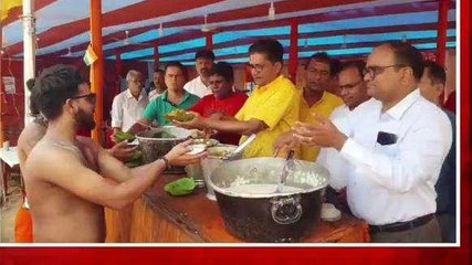 बांका: सावन की अंतिम सोमवारी पर तरपतिया में कांवरियों के बीच महाप्रसाद का हुआ वितरण