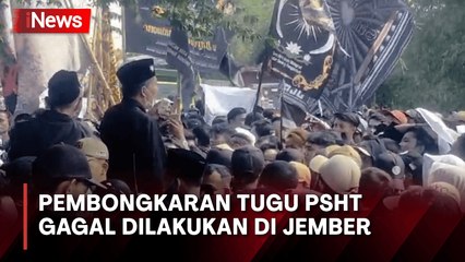 Tolak Pembongkaran Tugu PSHT, Ratusan Pesilat Tutup Jalan Jember-Banyuwangi