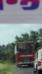 30 किमी पीछा कर पकड़ा मवेशियों से भरा ट्रक