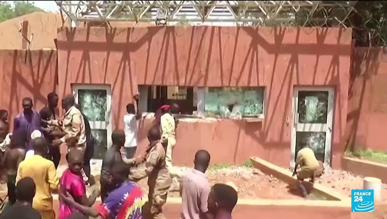 Niger : nouvelle manifestation à Niamey, Emmanuel Macron salue le travail de son ambassadeur