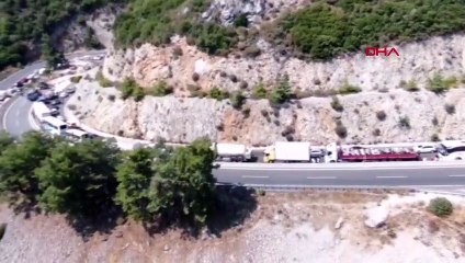 Muğla'da kum yüklü TIR devrildi, sürücü yaralandı