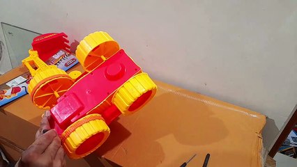 What's inside Plastic Big Size Pull Back Vehicles Dumper Truck