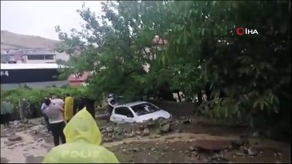 De fortes précipitations ont provoqué des inondations à Yahyalı