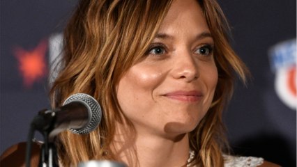 GALA VIDEO - Filles du feu : carrière, mari... Qui est Lizzie Brocheré, la star de la nouvelle série France 2?