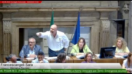 Terni, il sindaco al consigliere d'opposizione: le volano via tutti tutti i denti