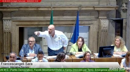 Terni, il sindaco al consigliere d'opposizione: le volano via tutti tutti i denti