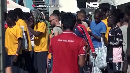 Download Video: El mal tiempo y la continua llegada de inmigrantes ponen al límite el centro de acogida de Lampedusa