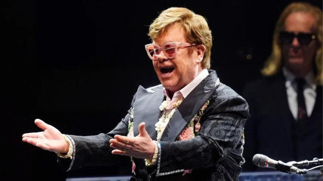 Elton John fue hospitalizado tras sufrir una caída en su casa en Francia
