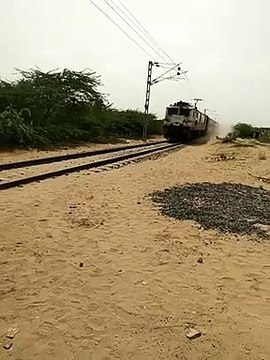 Indian Railways: Indo-Pak: Barmer: पाकिस्तान की सीमा तक पहुंची हमारी इलेक्ट्रिक ट्रेन, छाई खु​शियां