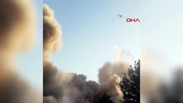 Diyarbakır'da deprem sonrası çöken bina cep telefonu kamerasına yansıdı