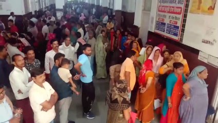 मौसमी बीमारियों के चलते अस्पतालों में लगने लगी कतार