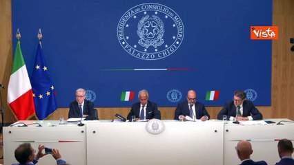 Giorgetti: "Fino a 2,2 miliardi per quota minoranza di Tim con poteri speciali"