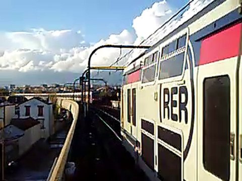 MI2N sans arret à la gare de Neuilly Plaisance sur la ligne A du RER