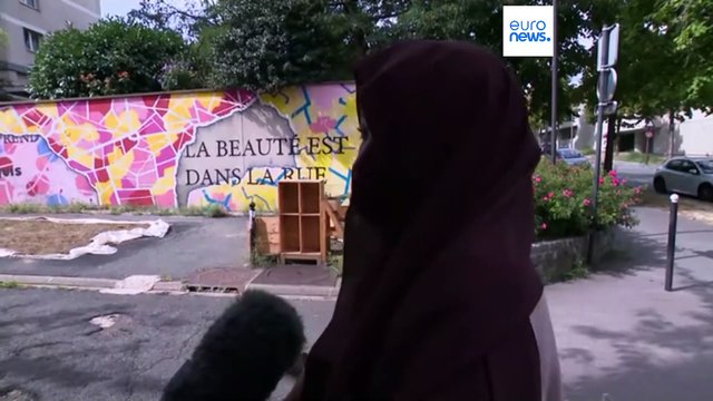 Polemica francese sul divieto di uso dell'abaya nelle scuole: Ma non è un abito religioso