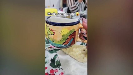 Solicita media taza de café y lo recibe en un inusual envase