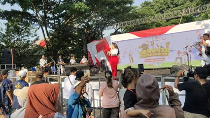 PENYANYI CANTIK VIVI ARTIKA BEGOYANG DI KEDIRI