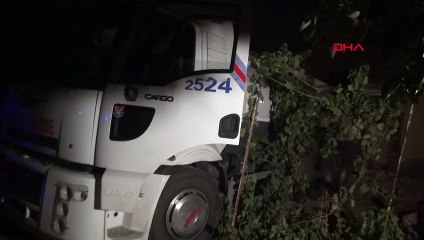 Freni Boşalan Tanker Evdeki Duvara Çarptı