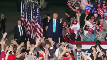 Trump chama de 'interferência eleitoral' data de julgamento por conspiração