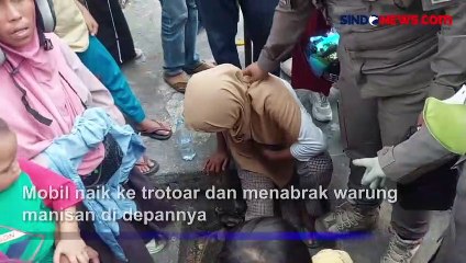 Emak-Emak Diduga Baru Belajar Nyetir Seruduk Warung Manisan di Baubau