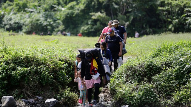 “Del total de los migrantes que atraviesan la Selva del Darién, hay un porcentaje que se queda en Panamá”: analista político sobre la crisis migratoria