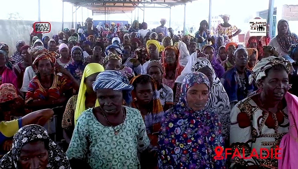 Mme Diarra Maïmouna Famanta, directrice Régionale du Développement Social sur le site des déplacés de Faladiè