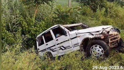 శ్రీకాకుళం జిల్లా: వరద కాలువలోకి దూసుకెళ్లిన కారు