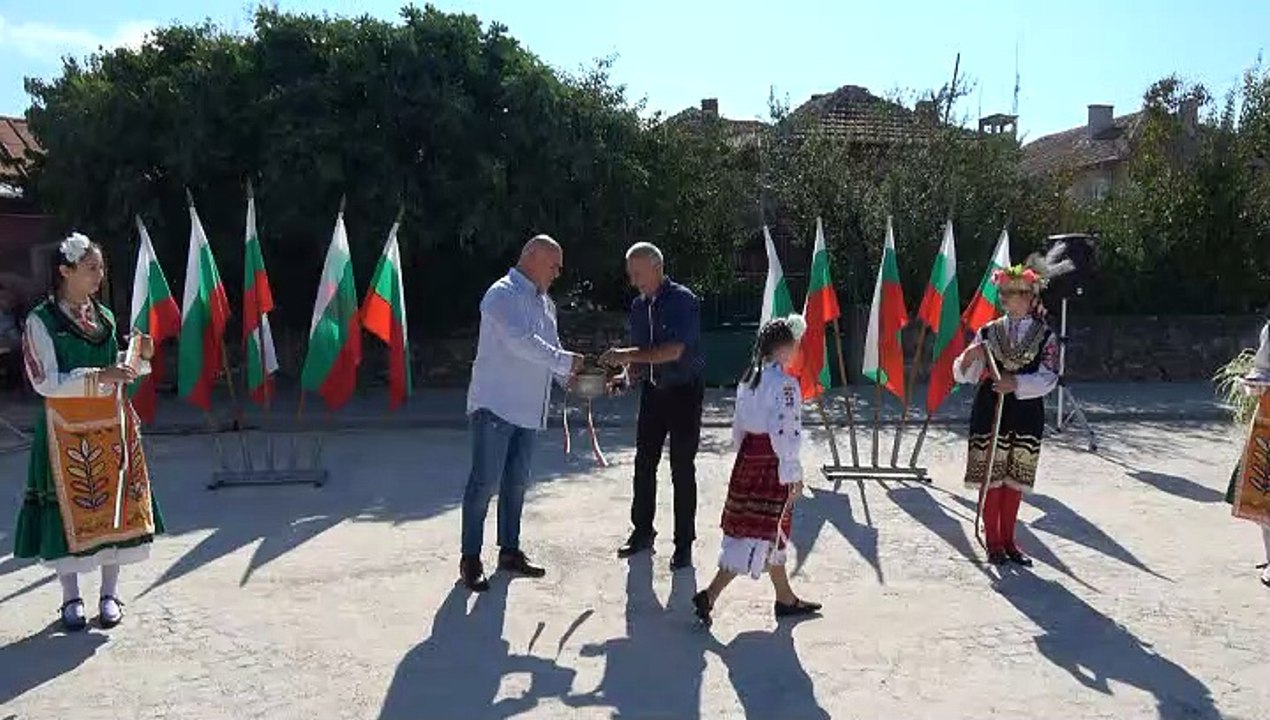Откриване пътища в Устрем