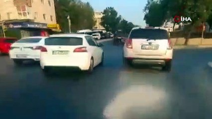 Sabırsız sürücü kaldırımdan gidince olanlar oldu!