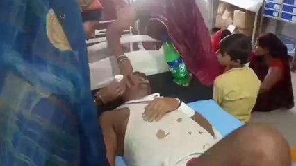 पन्ना: ट्रैक्टर से क्रॉसिंग के दौरान खाई में गिरा बाइक सवार, जिला अस्पताल रेफर