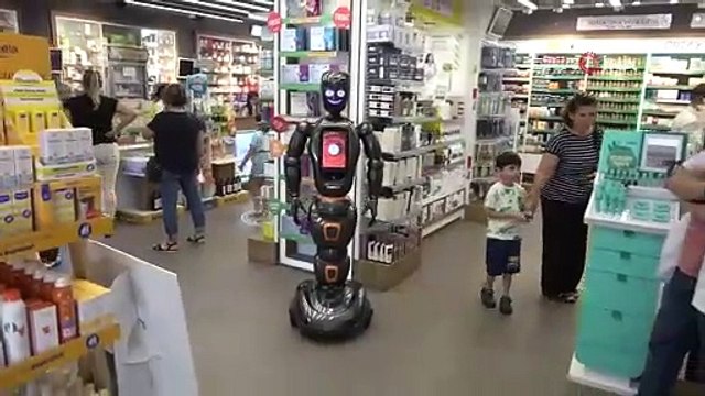 Türkiye’nin ilk yapay zekalı eczacı robotu iş başında