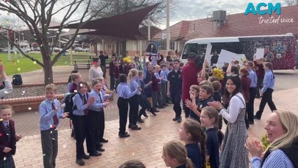 Pipe band world champions return home amid cheers and confetti