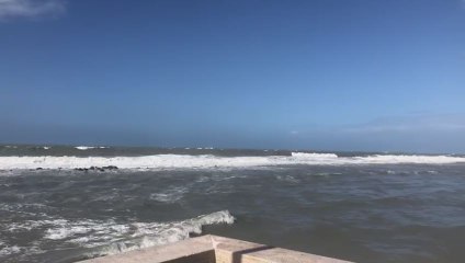 Maltempo Roma, oggi mareggiate a Ostia: divelta statua Nettuno - Video