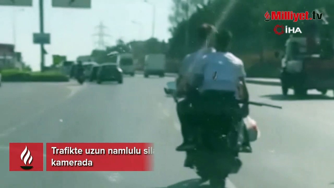 Bu görüntüler İstanbul'dan! Trafikte uzun namlulu silahla ilerlediler