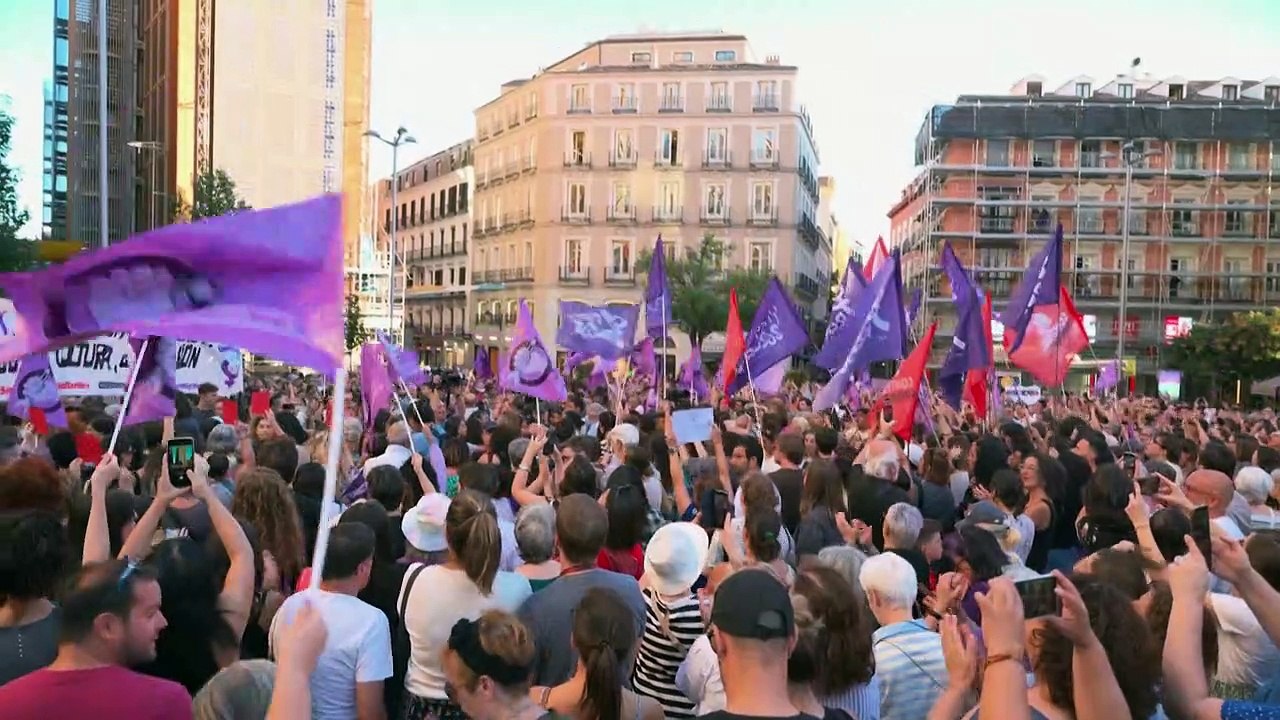 Kuss-attacke: tausende demonstrieren in madrid gegen rubiales