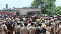 प्रयागराज खीरी हत्याकांड: पांच पुलिसकर्मी निलंबित फिर भी थाने को ग्रामीणों ने घेर कर रखी यह शर्तें, देखें वीडियो
