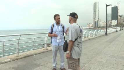 طبيب لبناني يطارد المرضى في شوارع  بيروت.. لماذا؟