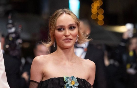Lily-Rose Depp dévoile des photos passionnées avec sa compagne 070 Shake