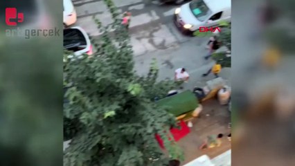 Adamı bayıltana kadar dövüp, görüntüleyenleri tehdit ettiler