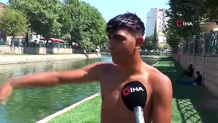 Des jeunes ont sauté dans le ruisseau Porsuk à Eskişehir