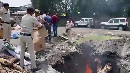 Tải video: जब्त 13.14 क्विंटल गांजे से उत्पादित हुई 1 मेगावाट बिजली, पुलिस ने 3 करोड़ के मादक पदार्थ किए नष्ट