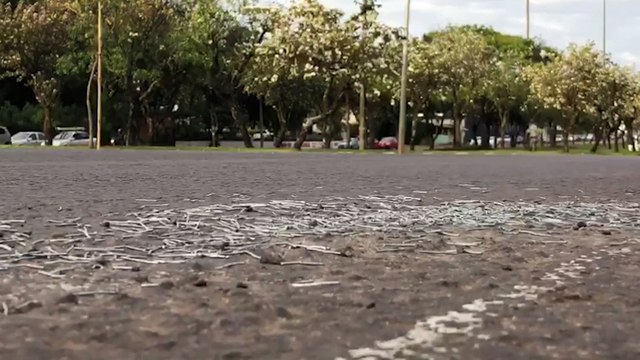 Atenção! Pregos descartados na Avenida Tancredo Neves podem resultar em pneus furados