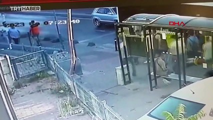Bıçaklı saldırgan ayağından vurularak etkisiz hale getirildi