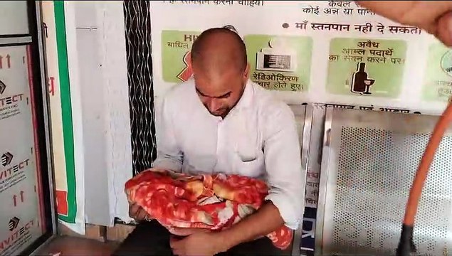 डॉक्टर नहीं पहुंची तो नर्स ने कराया प्रसव, नवजात की स्थिति गंभीर होने पर मेडिकल कॉलेज अस्पताल किया रेफर, नहीं कराई एंबुलेंस उपलब्ध