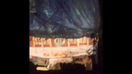 उन्नाव: तेज रफ्तार बेकाबू डीसीएम खड़े ट्रक से टकराई, मची चीख - पुकार