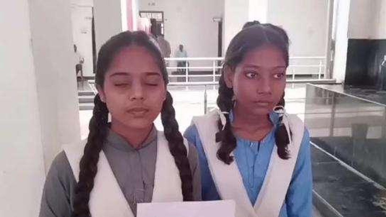 बैतूल: बेसहारा छात्रा अपने भाई बहनों के साथ पहुंची कलेक्ट्रेट, मदद की लगाई गुहार