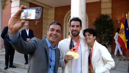 Sánchez recibe a los deportistas María Pérez y Álvaro Martín
