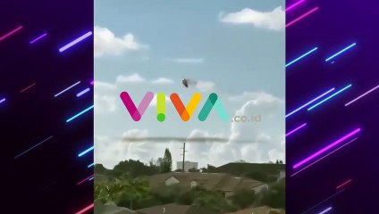 Helikopter Penyelamat Berputar dan Jatuh Menghantam Gedung