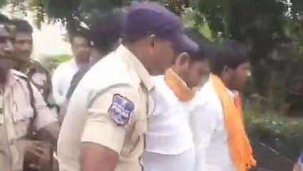 ఆసిఫాబాద్: దళితులను మోసం చేసిన కేసీఆర్.. పాల్వాయి అరెస్ట్..!