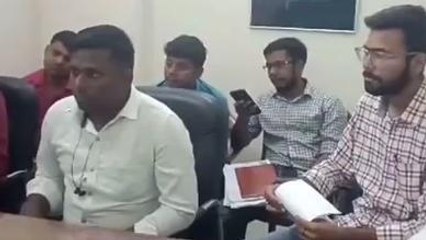 बांका: सीओ ने राजस्व कर्मचारी और अंचल अमीन के साथ की बैठक, देखें रिपोर्ट