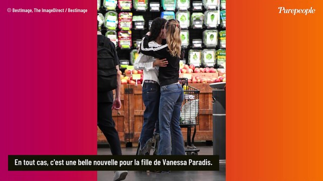 Lily-Rose Depp : Câlins sensuels et acrobaties avec sa chérie rappeuse, la fille de Johnny Depp et Vanessa Paradis radieuse